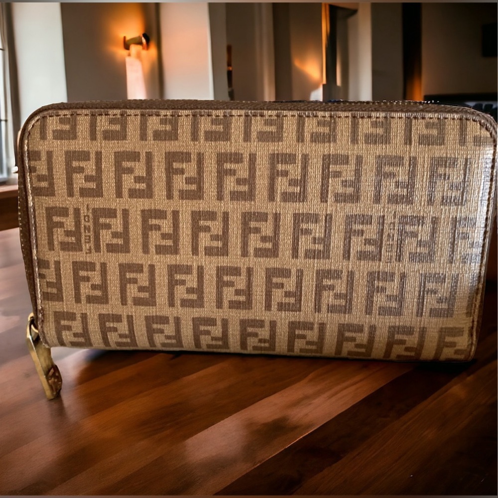 FENDI ZIPPY WALLET